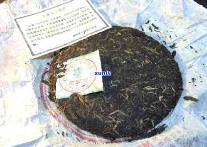 2006年福海茶厂易武山野生大树生茶：班章原产地，独特风味的普洱茶体验