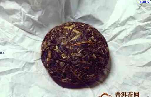 '2004年普洱熟茶价格表与生茶价格解析：了解饼茶和散茶的价格差异'