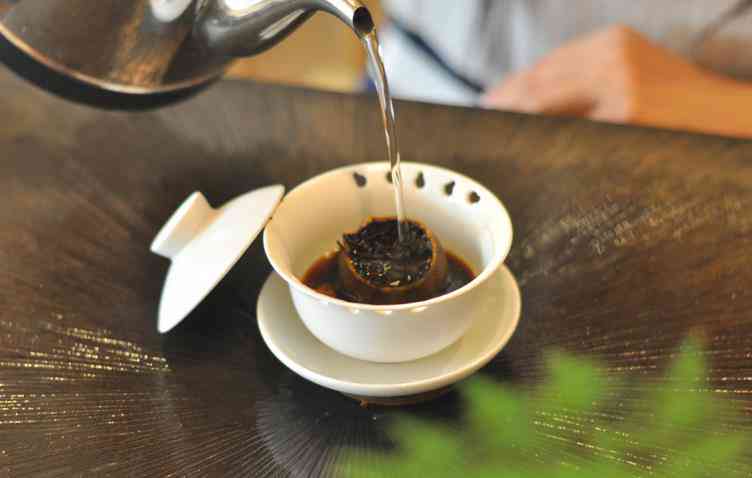 小青柑普洱茶与陈皮普洱茶：原料差异与独特口感比较