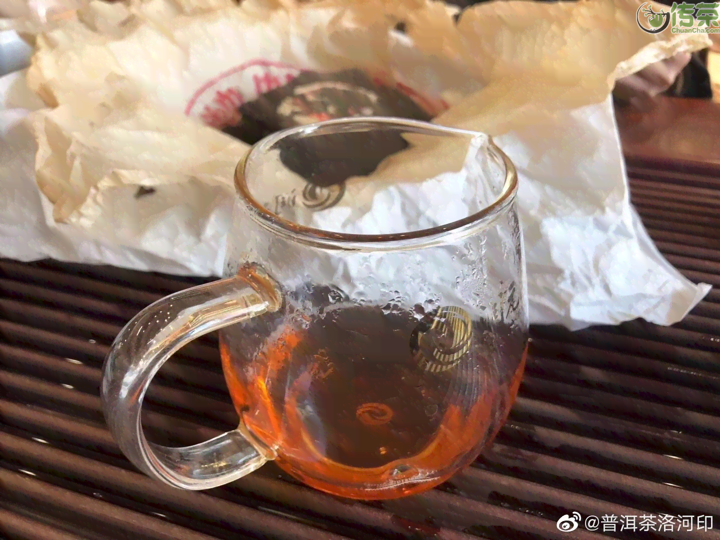 2000年中茶红中红熟茶：口感特点、制作工艺与品饮技巧的全面解析