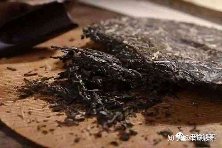 普洱茶泡开后为什么碎？我买的普洱茶泡开后都是碎的，这味道不对。