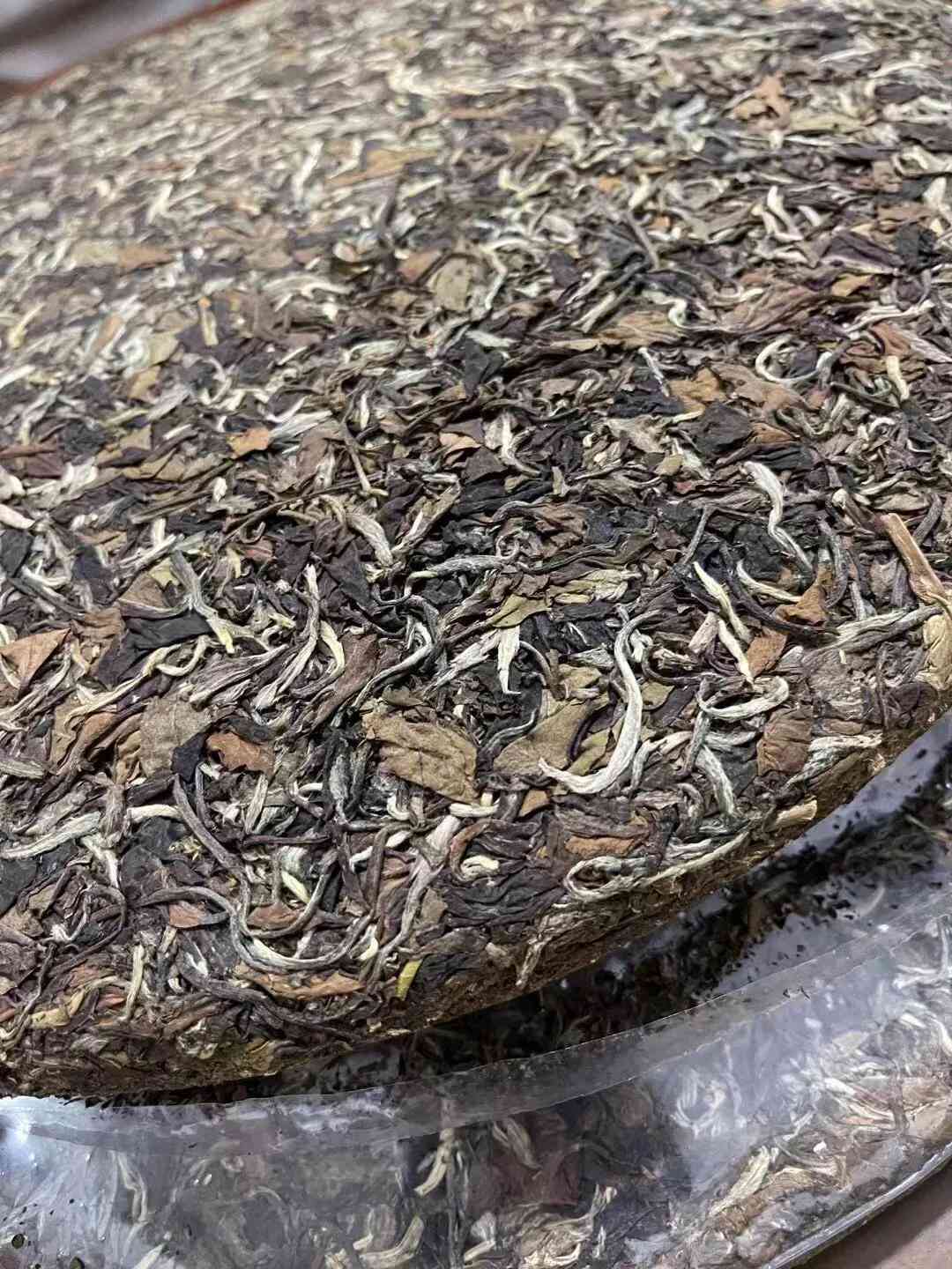 探究普洱茶饼的大小与价格之间的关系：六斤茶饼的直径、重量及市场解析