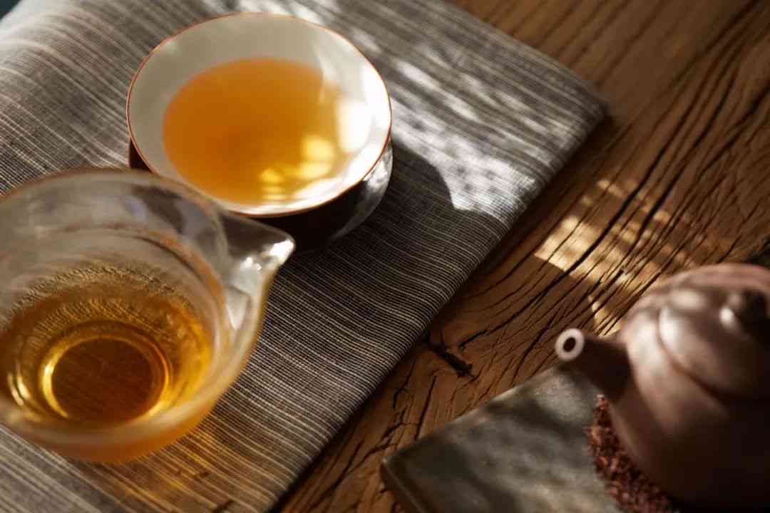 塑料箱存普洱茶饼好吗能放多久不变质：探讨普洱茶茶饼在塑料袋中的保存时间