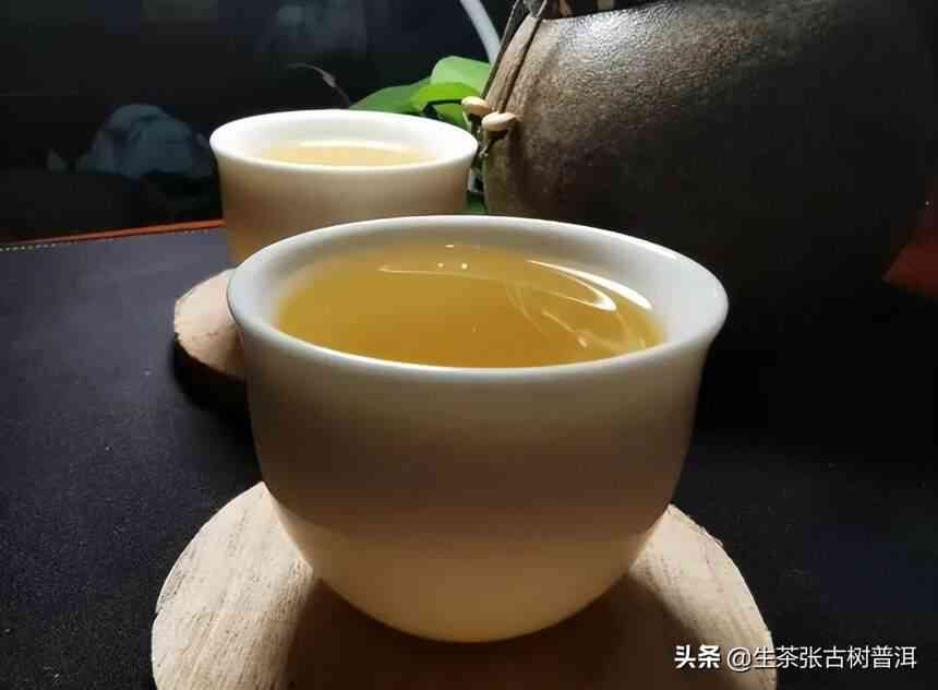 泡普洱茶的正确步骤：碗泡出后，如何优雅地揭开子