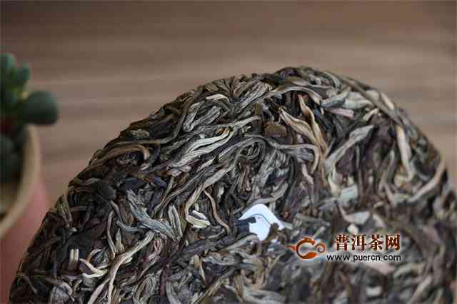 探究2018年普洱茶饼的颜色，了解其与普洱茶的关系和品质