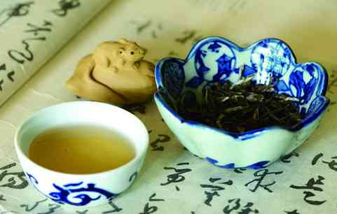 2012年龙润普洱茶陈香价格表，云南龙润普洱茶05陈香饼375克价格多少？