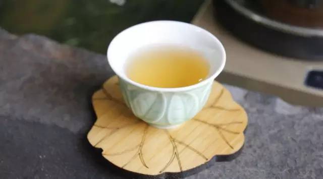 小青柑中的普洱茶：红茶、白茶还是绿茶？属于什么类型的茶叶？