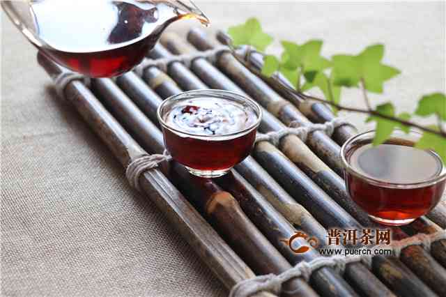 南糯普洱茶：陈香独特，宜世品味，解析其丰富成分与多样功效