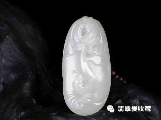 新 保养和田玉吊坠：女生佩戴的正确方法，能否用油？