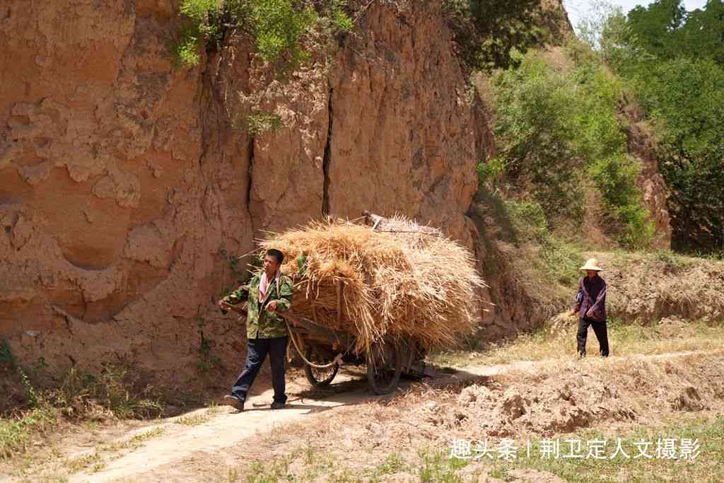 在和田小山沟捡和田玉的可行性及注意事项：如何安全有效地进行和田玉捡拾？