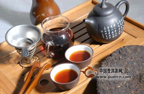 普洱茶清香型的全面解析：品种特点、制作工艺、品饮方法与健益处