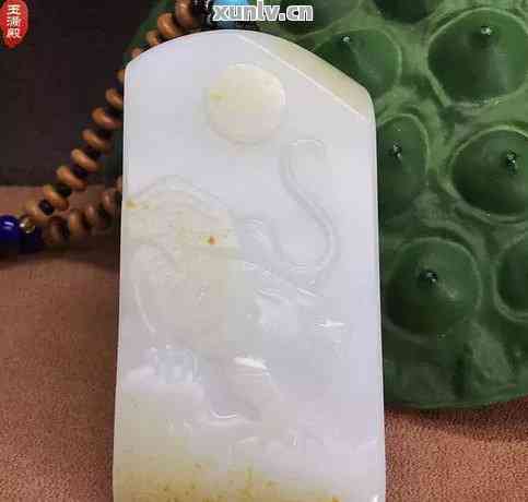 黄翡翠水牌的神秘寓意与深远象征：从古至今的文化解读