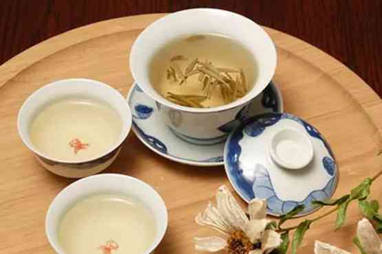 冰岛白茶是普洱茶还是白茶？冰岛白茶喝吗？属于什么茶？