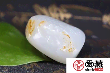 和田玉油膏料好还是年糕料好？和田玉制品比较分析