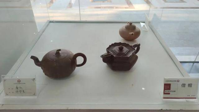 福州市传统手工制作的精美长乐茶具，紫砂材质尽显高贵品味