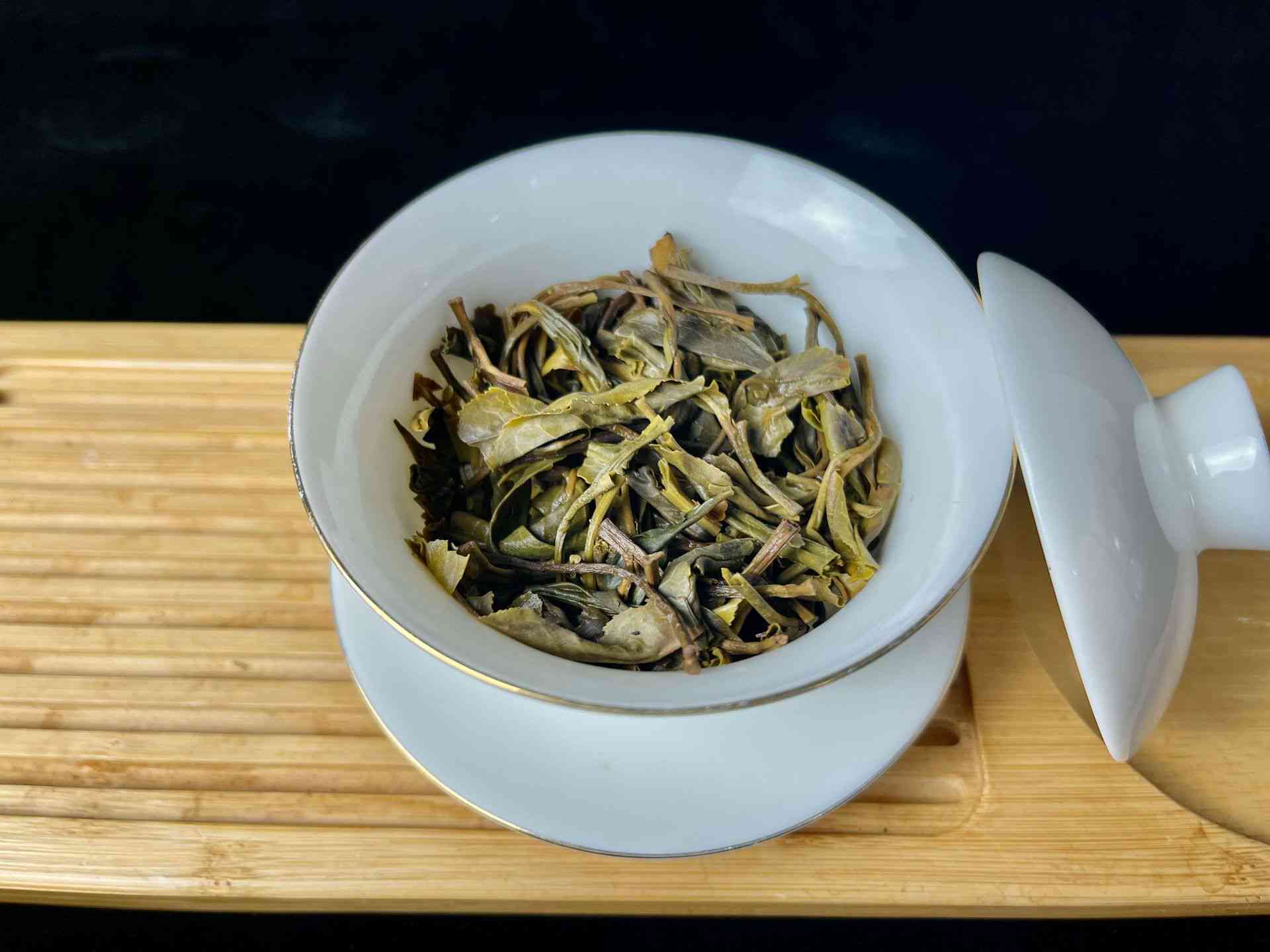 眉上白普洱茶