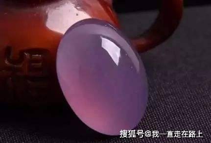 紫罗兰翡翠和玉髓：比较与选择，了解两种宝石的优缺点及适合搭配的饰品