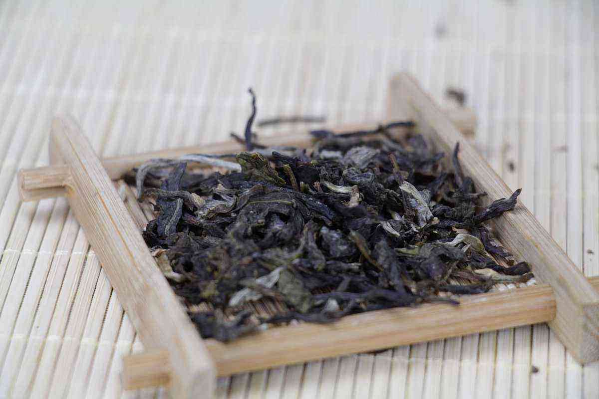 十年以上的普洱茶色种类及变化：熟茶与生茶的对比观察