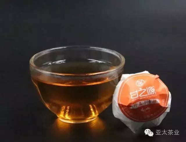 新会小青柑皮与普洱茶完美融合：一杯中西结合的醇香茶叶体验