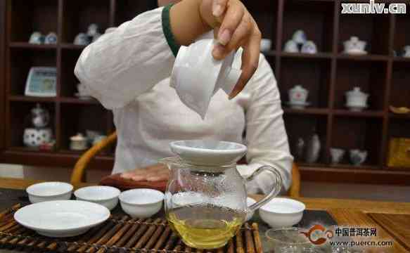 普洱茶冲泡：水量与洗茶技巧的全面解析，让您轻松掌握正确泡茶方法