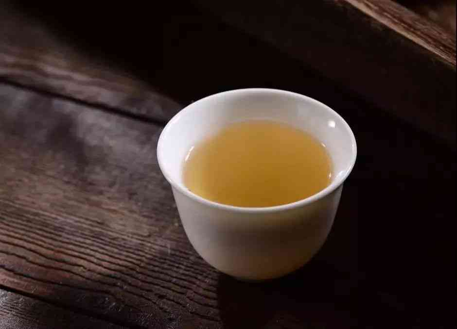 普洱茶与白茶散茶泡法全面指南：如何正确冲泡与品鉴这两种茶叶？