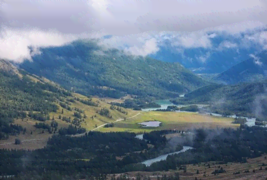 探索都兰县的山脉：了解当地的地理特征和旅游景点