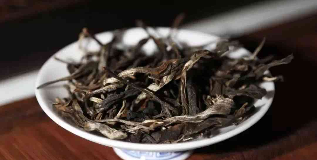 解析普洱黄金叶茶的陈化时间：几年份的茶叶更加醇厚口感？