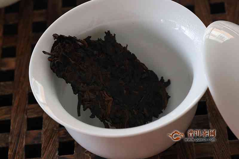 普洱茶的长期保存和陈化过程：如何确保品质不降低并使茶香更浓