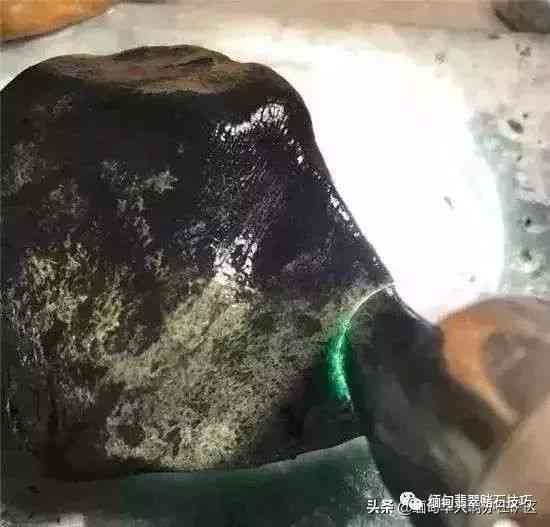 翡翠原石皮壳油性问题解决方法全解析，告别困扰，尽享翡翠之美