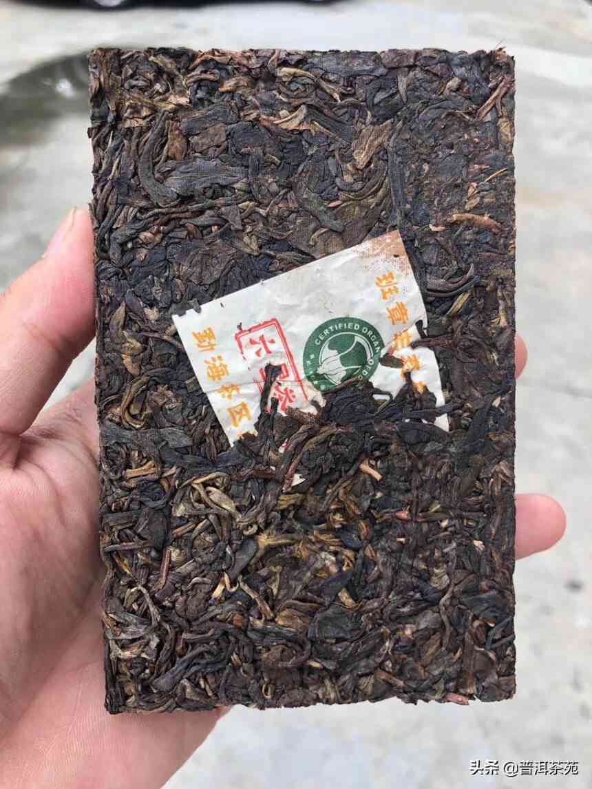 中茶班章普洱茶茶砖2005