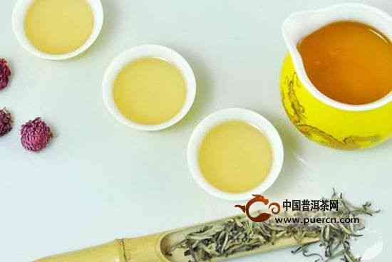 黄茶的冲泡方法与注意事项：是否适合泡茶？如何品尝黄水泡茶？