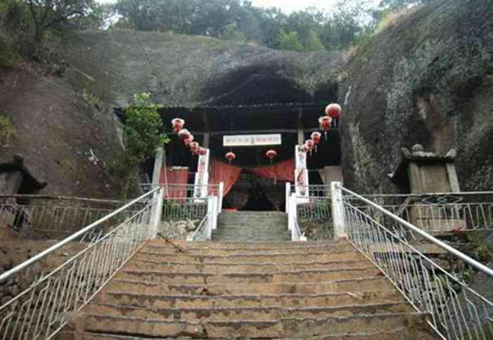 石洞山景区：简历、森林公园、风景区、旅游景点简介