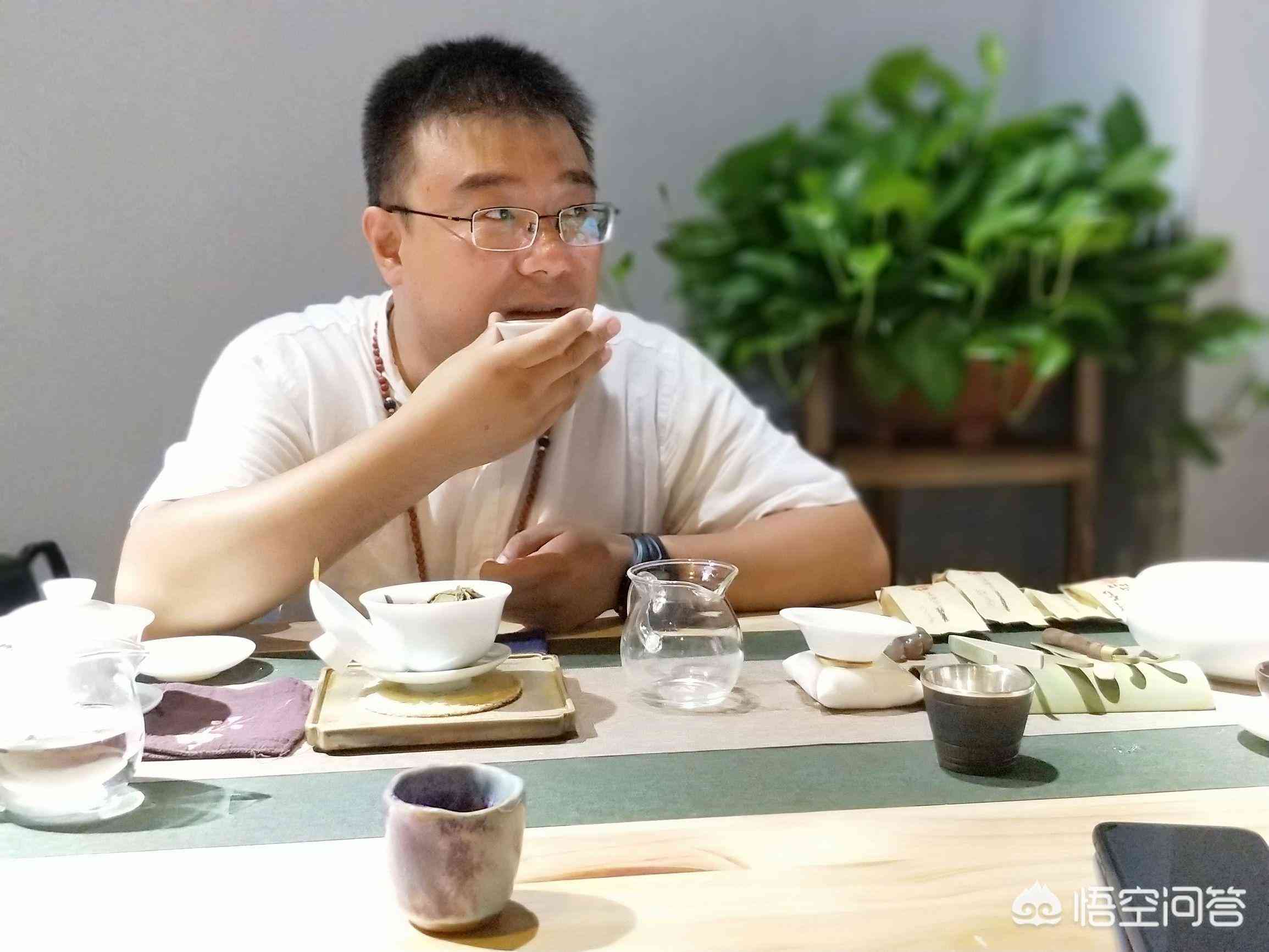 普洱茶的多重功效：如何帮助消化、净化血液并提升健水平