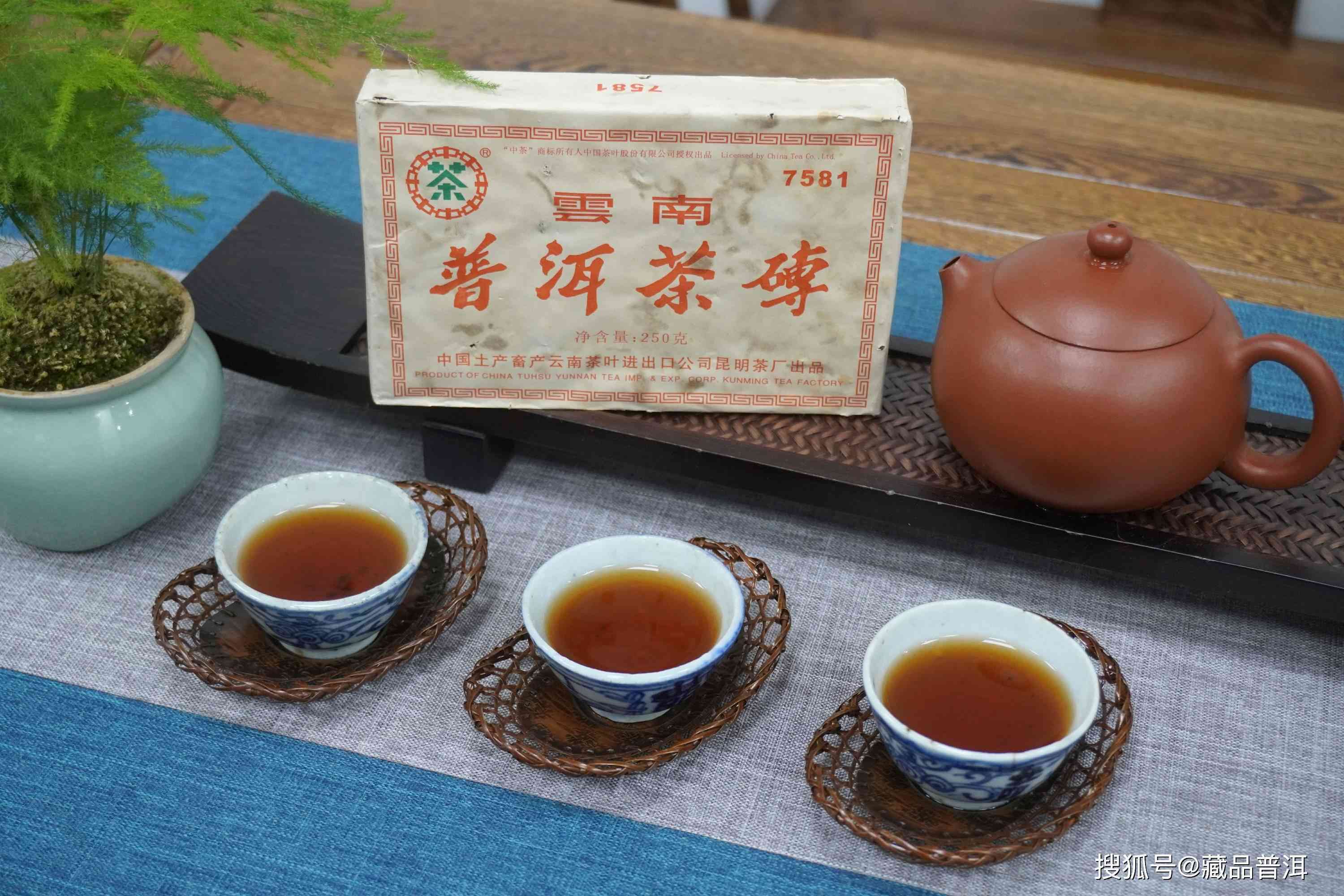 02方砖普洱茶价格_2003年生产的高品质普洱茶，具有独特的风味和陈化潜力。