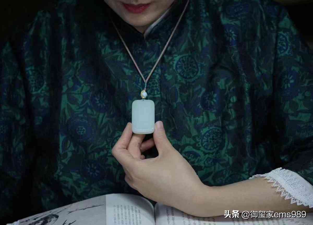 女士戴玉叶子的寓意和象征：女人佩戴玉叶子的特殊含义