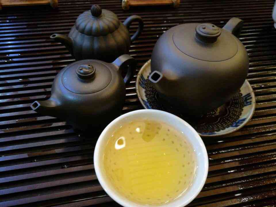 普洱茶口感淡的原因分析：探讨导致普洱茶口味淡的多种因素。