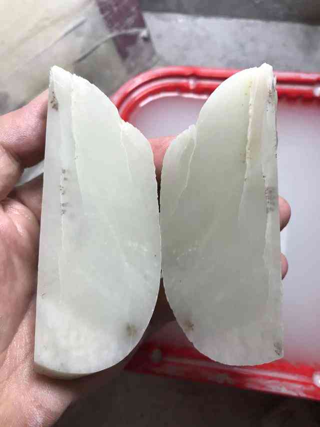 极品和田玉黑皮料价格：多少钱一克或一个？