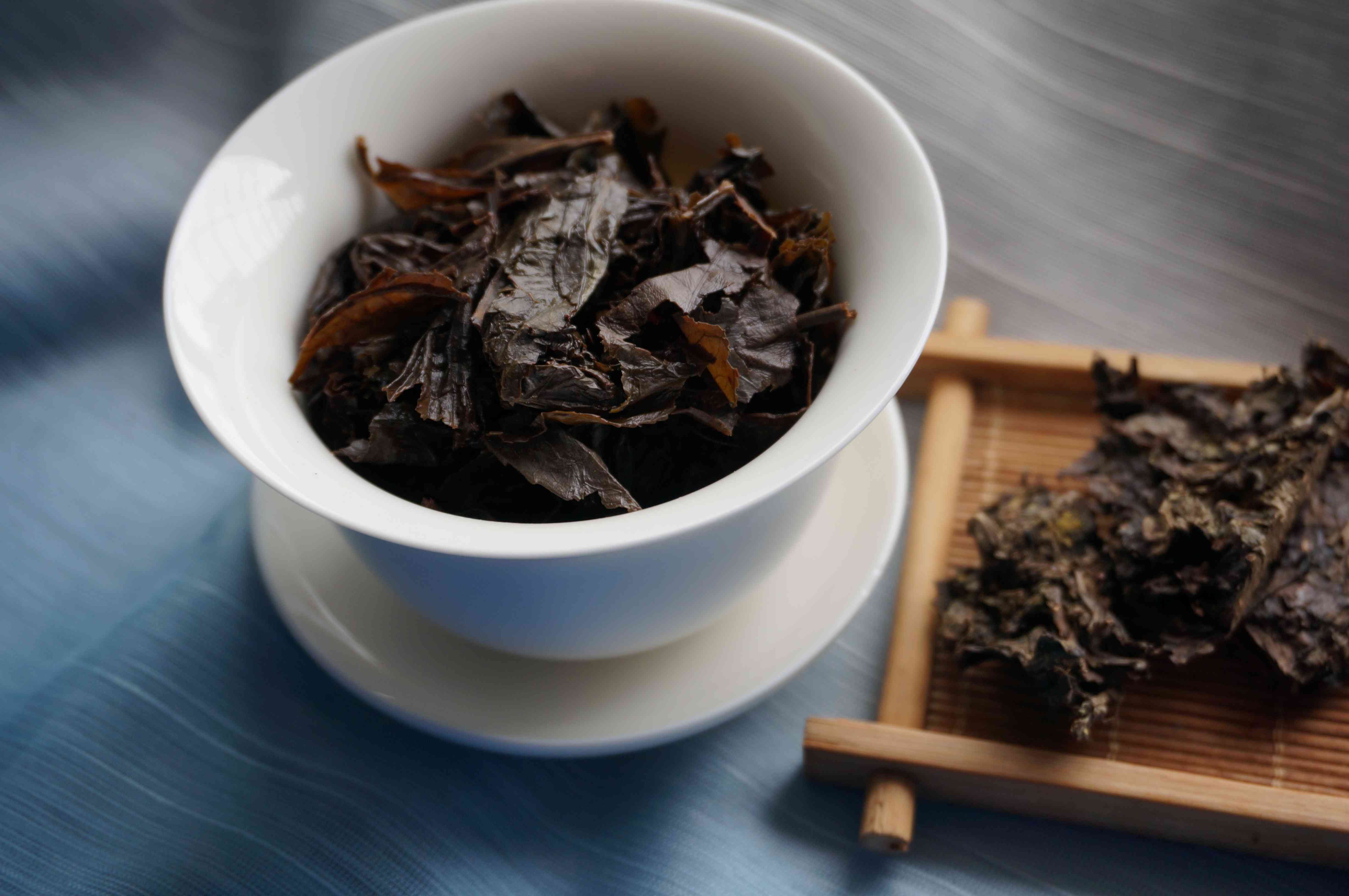 老茶普洱茶醒茶是什么意思：探讨普洱茶醒茶的含义与作用