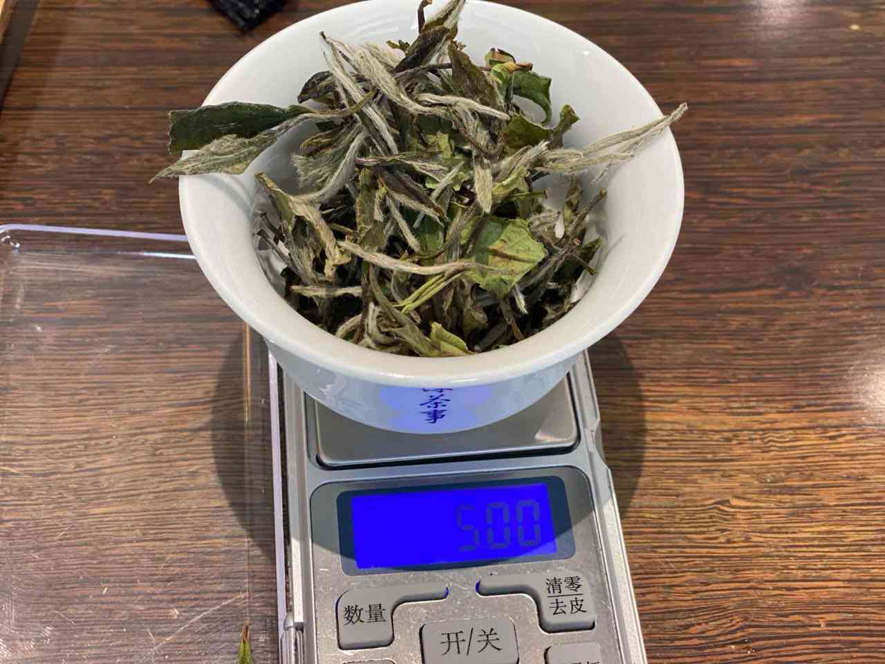 普洱茶更接近于红茶还是绿茶：探讨普洱茶的分类及功效作用