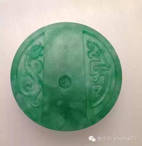 翡翠圆牌尺寸50mm:算大还是小？如何选择合适的尺寸？