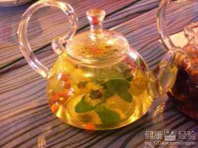 日消暑饮品推荐：菊花茶与普洱茶的完美搭配，如何制作与功效详解