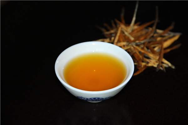 普洱茶是红茶吗，养胃还是伤胃？普洱茶有什么功效？