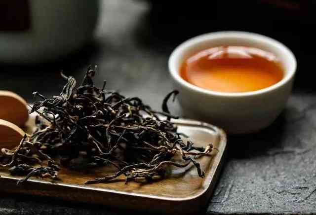 2014年福今大印藏茶王青饼：普洱茶中的品质典范