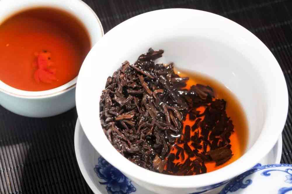 2014年福今大印藏茶王青饼：普洱茶中的品质典范