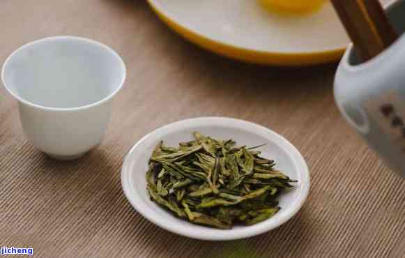 龙井茶品鉴：明前绿茶与香片的价格对比分析 - 京东与哪个更划算？