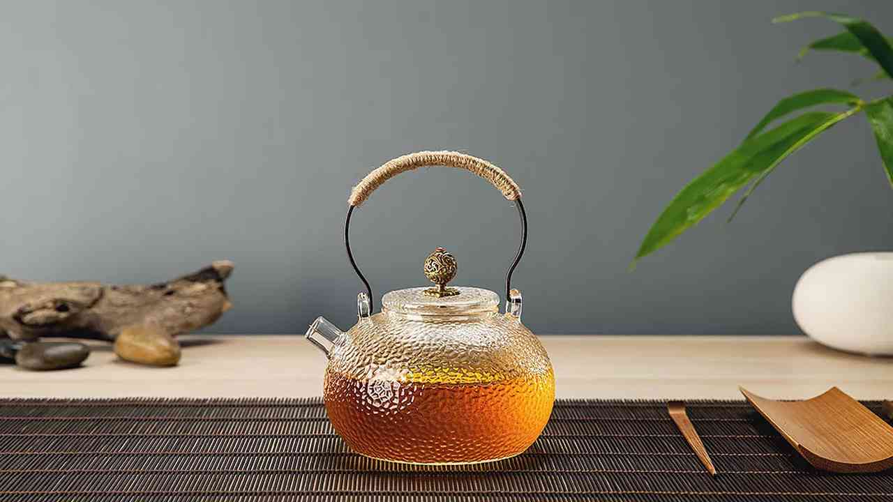 云南人对普洱茶的喜好：熟普洱茶与生普洱茶的争议及选择原因解析