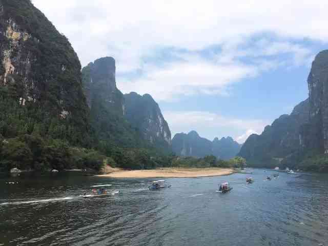 漓江的水像一条绿色的带子：美景、历史、文化和生态环境的综合体现