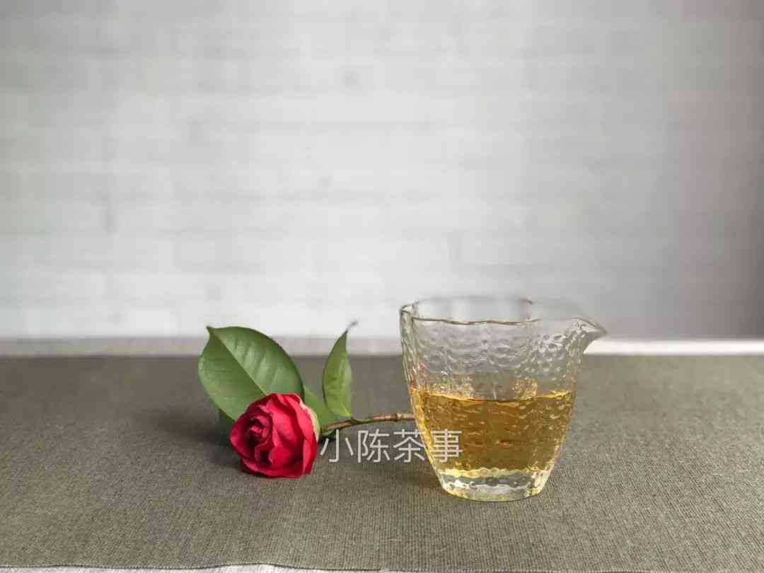 普洱茶：红茶还是绿茶？揭秘普洱茶的茶叶分类之谜