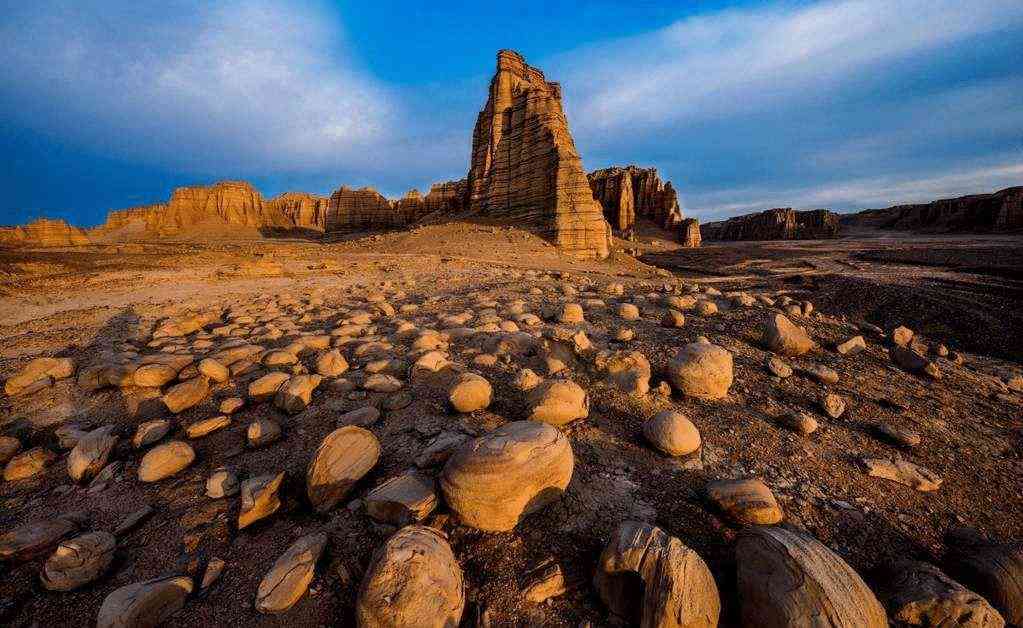 新疆若羌瓦石峡：探索神秘风光、文化遗址和户外探险的绝佳之地