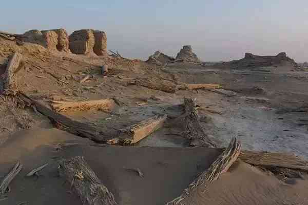 新疆若羌瓦石峡：探索神秘风光、文化遗址和户外探险的绝佳之地